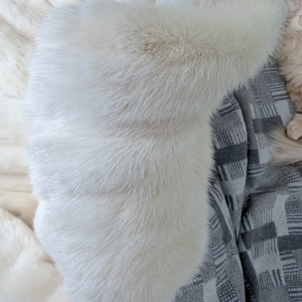 Elegant Ivory Mink Fur Coat -S/M - Picture 12 of 17